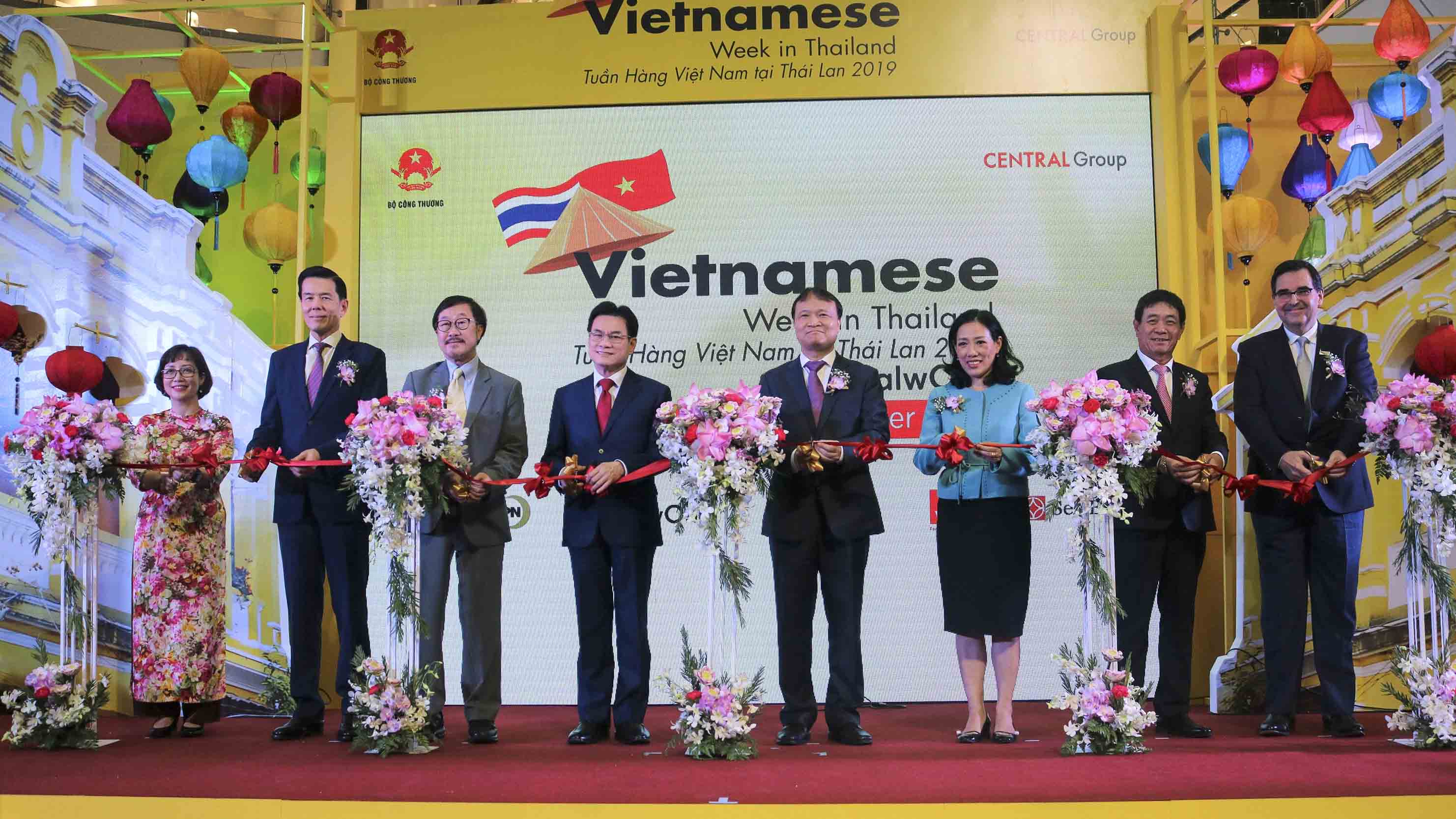 Nghi thức cắt băng khai mạc Tuần hàng Việt Nam tại Thái Lan năm 2019 Nghi thức cắt băng khai mạc Tuần hàng Việt Nam tại Thái Lan năm 2019