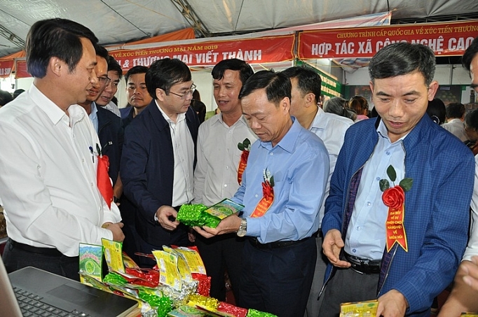 Phú Thọ - lan tỏa phiên chợ hàng Việt lên miền núi phu tho lan toa phien cho hang viet len mien nui