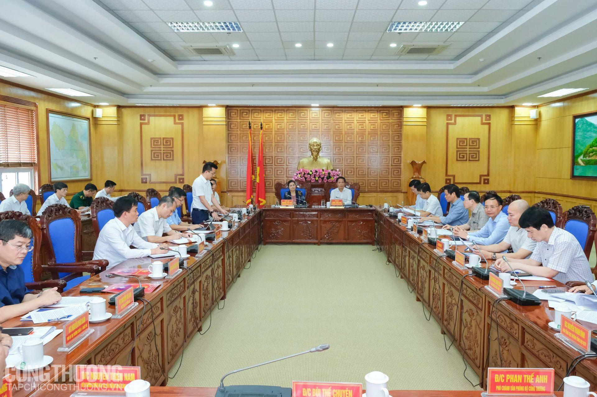 Toàn cảnh buổi làm việc giữa đoàn công tác Bộ Công Thương và tỉnh Lai Châu Toàn cảnh buổi làm việc giữa đoàn công tác Bộ Công Thương và tỉnh Lai Châu