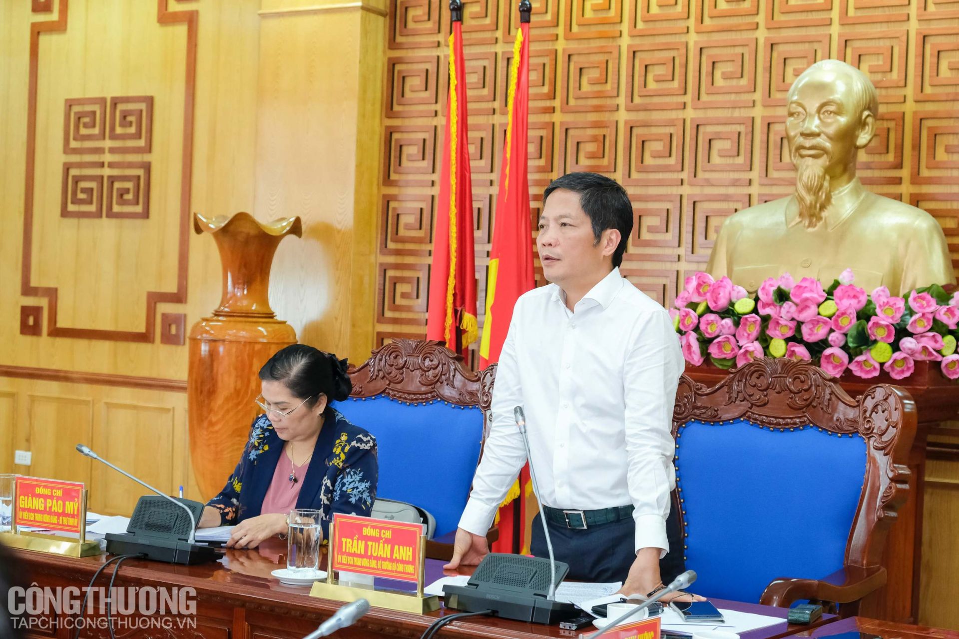 Bộ trưởng Bộ Công Thương Trần Tuấn Anh và Bí thư Tỉnh ủy Lai Châu Giàng Páo Mỷ chủ trì buổi làm việc Bộ trưởng Bộ Công Thương Trần Tuấn Anh và Bí thư Tỉnh ủy Lai Châu Giàng Páo Mỷ chủ trì buổi làm việc