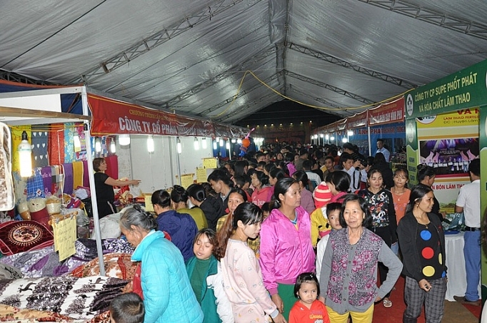 Phú Thọ - lan tỏa phiên chợ hàng Việt lên miền núi phu tho lan toa phien cho hang viet len mien nui