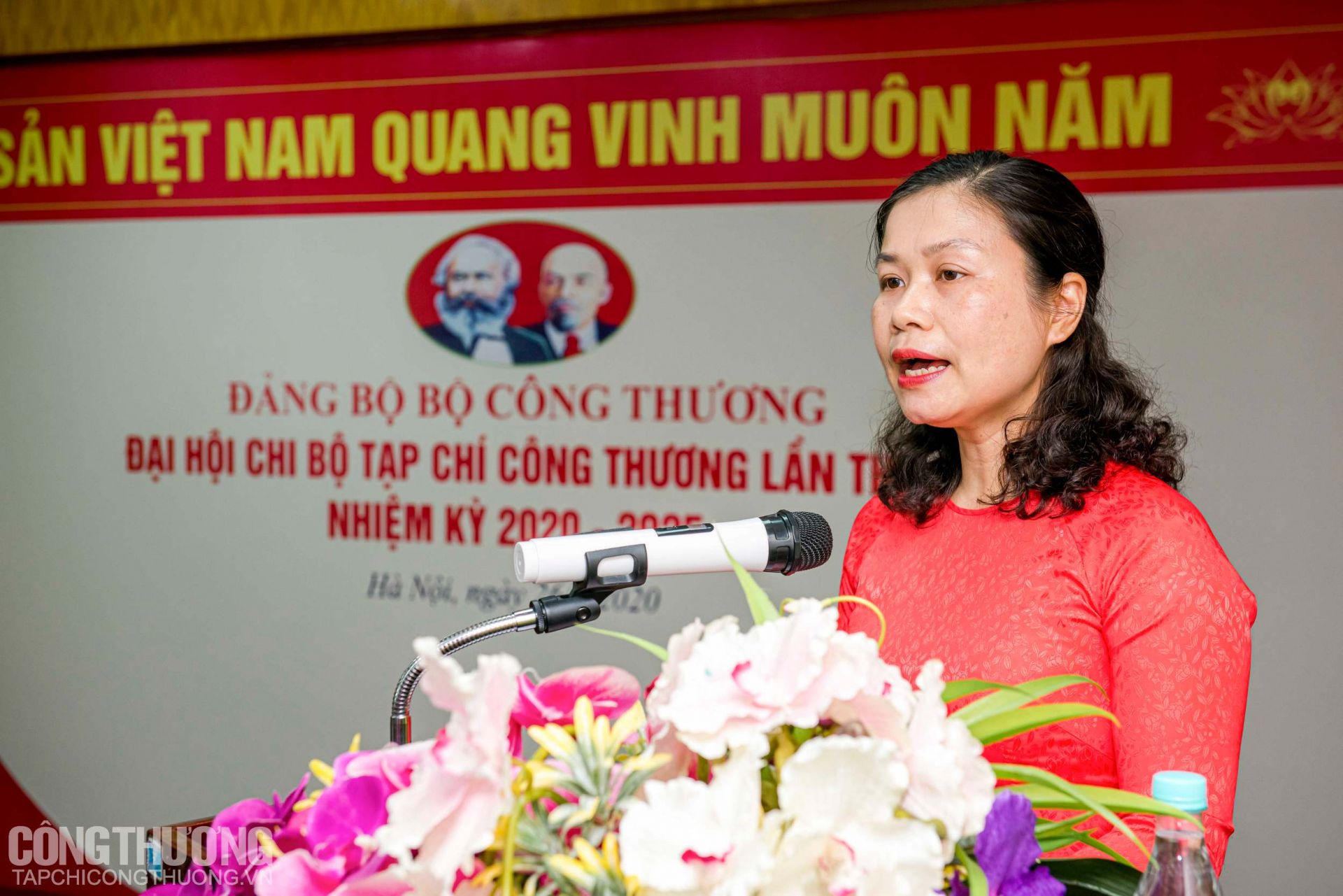 Đồng chí Ngô Thị Diệu Thúy - Phó Bí thư Chi bộ, Phó Tổng biên tập Tạp chí Công Thương báo cáo kiểm điểm của Cấp ủy nhiệm kỳ 2015-2020 Đồng chí Ngô Thị Diệu Thúy - Phó Bí thư Chi bộ, Phó Tổng biên tập Tạp chí Công Thương báo cáo kiểm điểm của Cấp ủy nhiệm kỳ 2015-2020