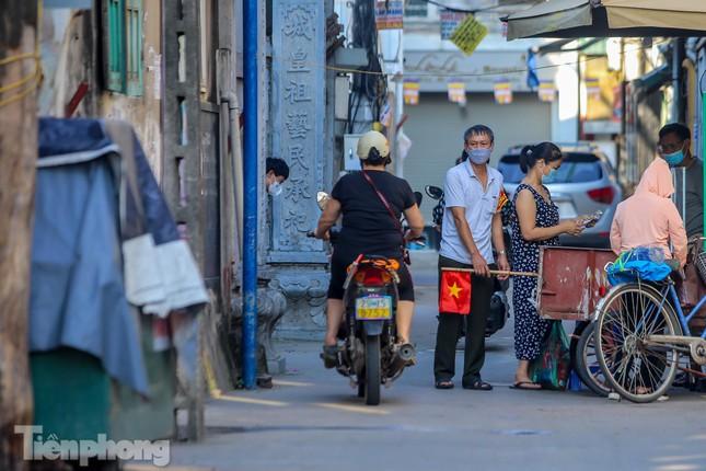 Hà Nội bắt đầu thiết lập 'vùng xanh' an toàn với dịch COVID-19 ảnh 8