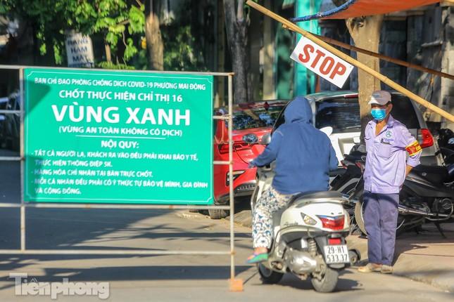 Hà Nội bắt đầu thiết lập 'vùng xanh' an toàn với dịch COVID-19 ảnh 5