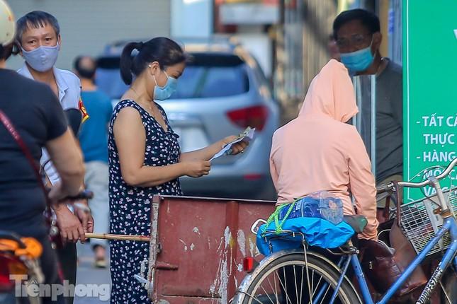 Hà Nội bắt đầu thiết lập 'vùng xanh' an toàn với dịch COVID-19 ảnh 9