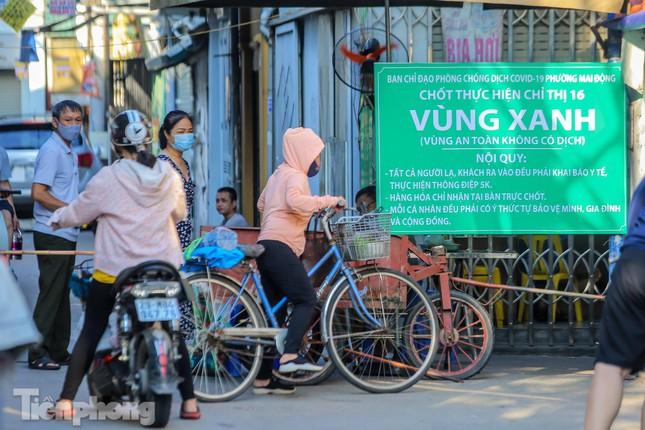 Hà Nội bắt đầu thiết lập 'vùng xanh' an toàn với dịch COVID-19 ảnh 7