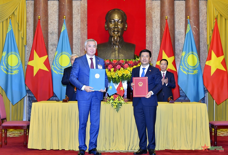 Việt Nam - Kazakhstan ký Kế hoạch hành động chung giai đoạn 2023 - 2025