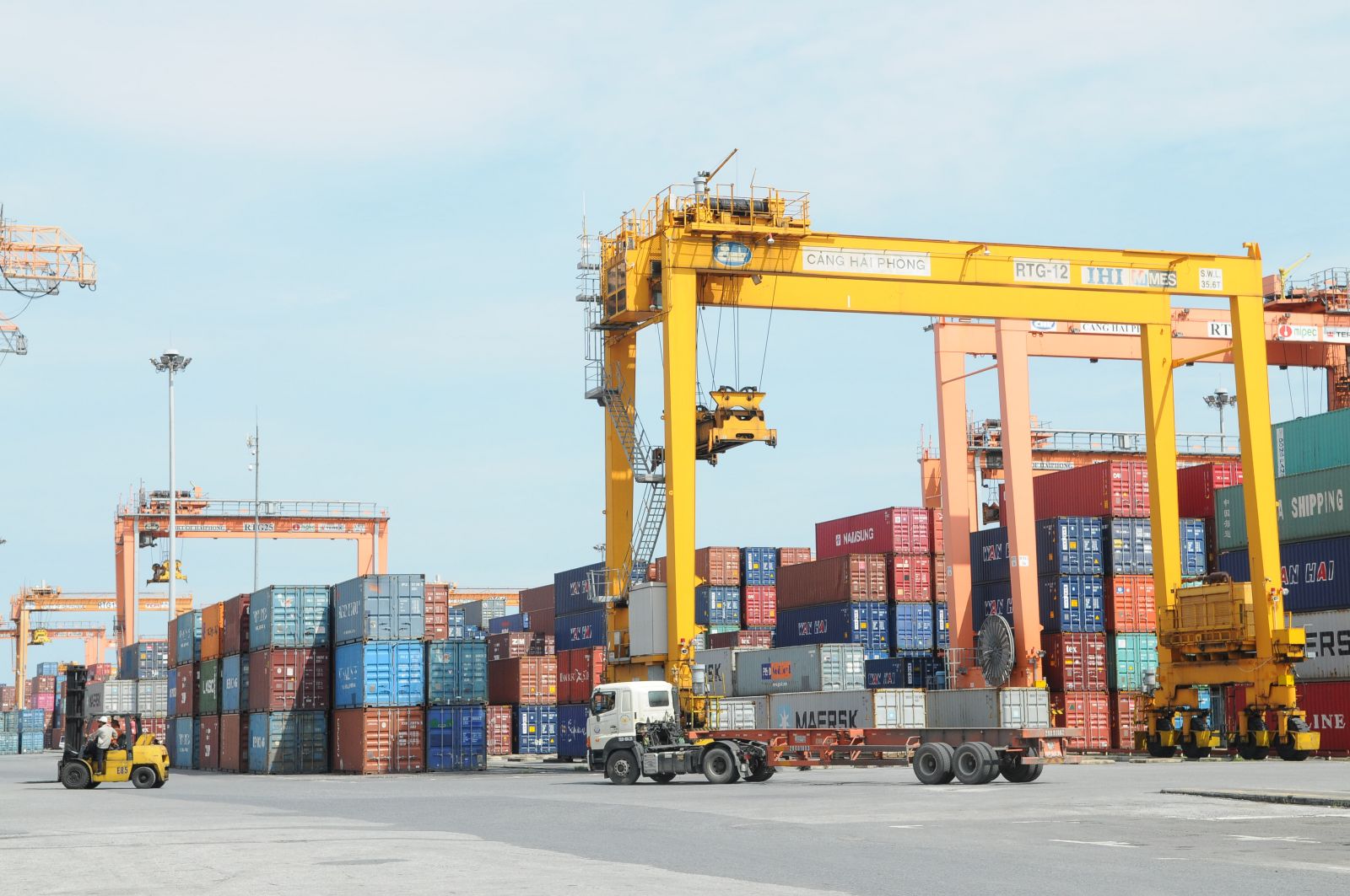 Xuất nhập khẩu tiếp tục là điểm sáng nổi bật của nền kinh tế với tốc độ tăng trưởng bình quân 10,9%năm